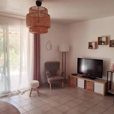 Casa vacanze Maison Ensoleillée De Plain-pied Ouvert Sur Un Jardin Clôturé Mallemoisson