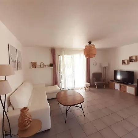 Maison Ensoleillee De Plain-pied Ouvert Sur Un Jardin Cloture Mallemoisson