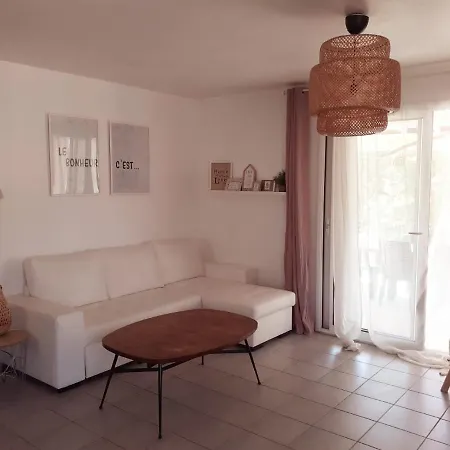 Maison Ensoleillee De Plain-pied Ouvert Sur Un Jardin Cloture *