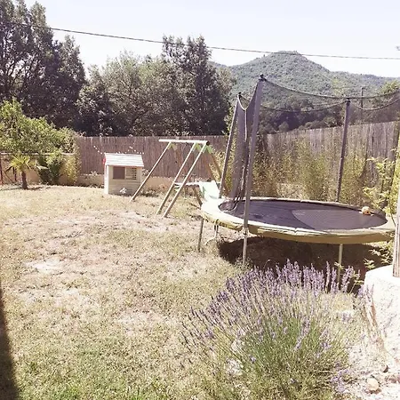 Maison Ensoleillee De Plain-pied Ouvert Sur Un Jardin Cloture