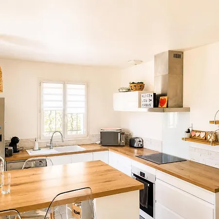 Maison Ensoleillee De Plain-pied Ouvert Sur Un Jardin Cloture Mallemoisson